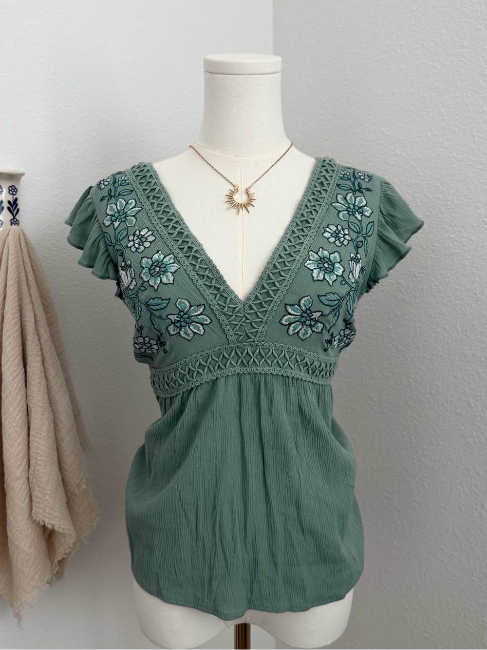 Francesca’s Sage Green Embroidered Lace Back Boho Top Medium